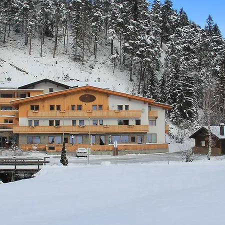 Family Alm Tirol Szálloda 3*