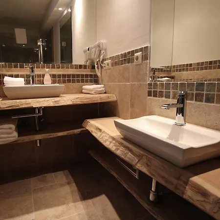 Szálloda Family Alm Tirol 3*